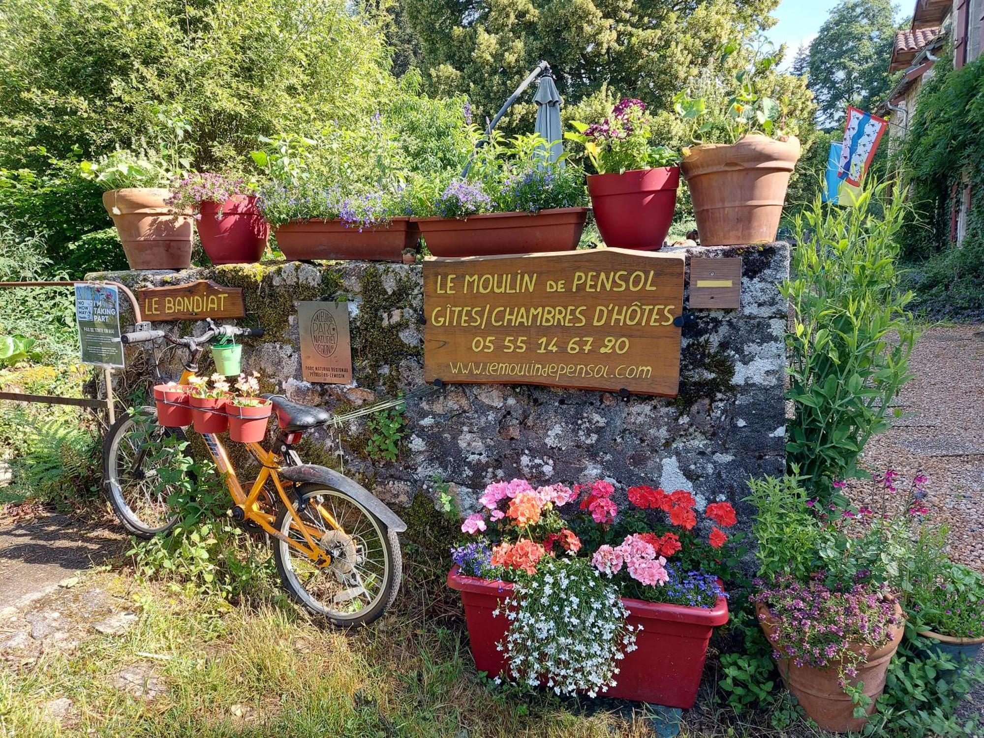 Le Moulin De Pensol - Gites Esterno foto